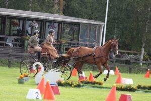 Eveliina Koivula en Raisa Takkinen bovenaan in tussenstand Nordic Driving Challenge